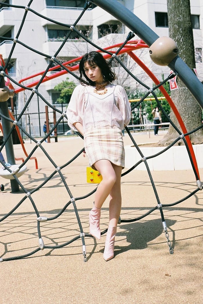 桃月なしこ(C)Shiori Ikeno_bis