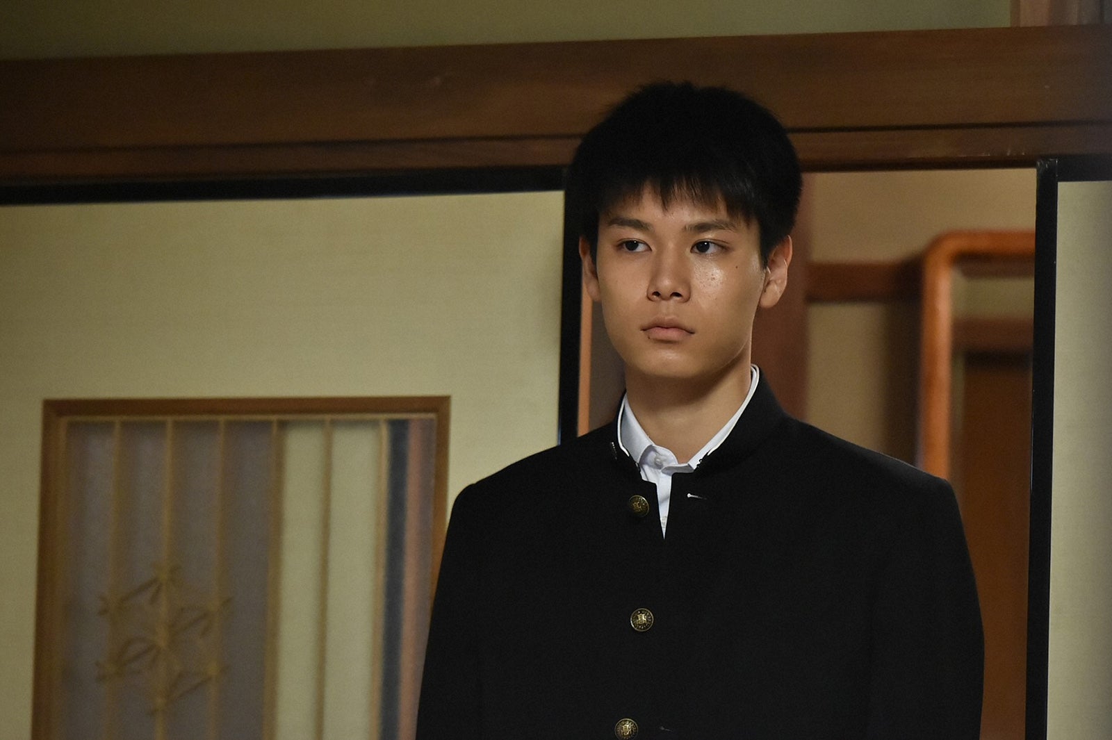 萩原利久／「あなたには帰る家がある」第1話より（C）TBS