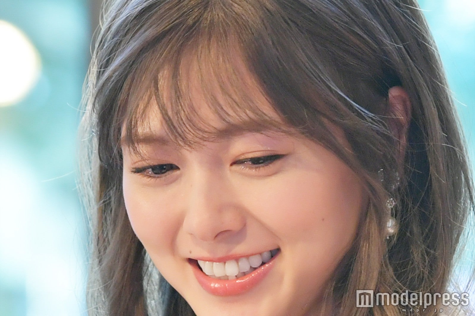 目元、口元、チークはワントーンに （C）モデルプレス