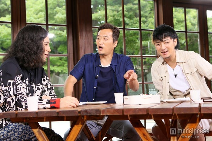 左から:又吉直樹(ピース)、大鶴義丹、上地雄輔/画像提供:関西テレビ