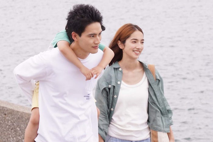 水上恒司、仁村紗和「真夏のシンデレラ」第4話より(C)フジテレビ