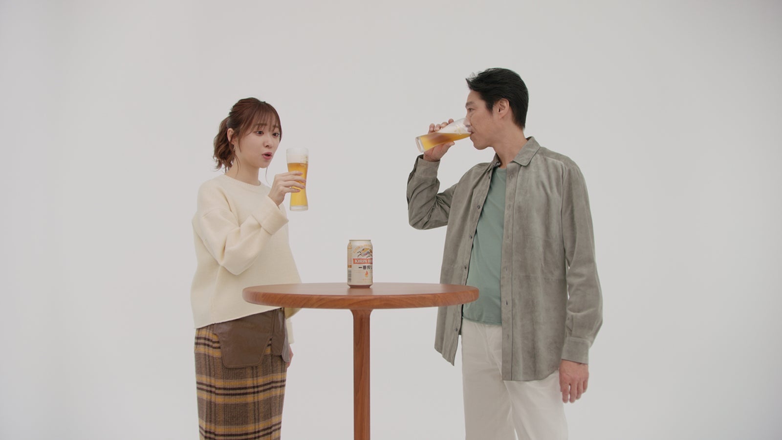 （左から）指原莉乃、堤真一（提供写真）