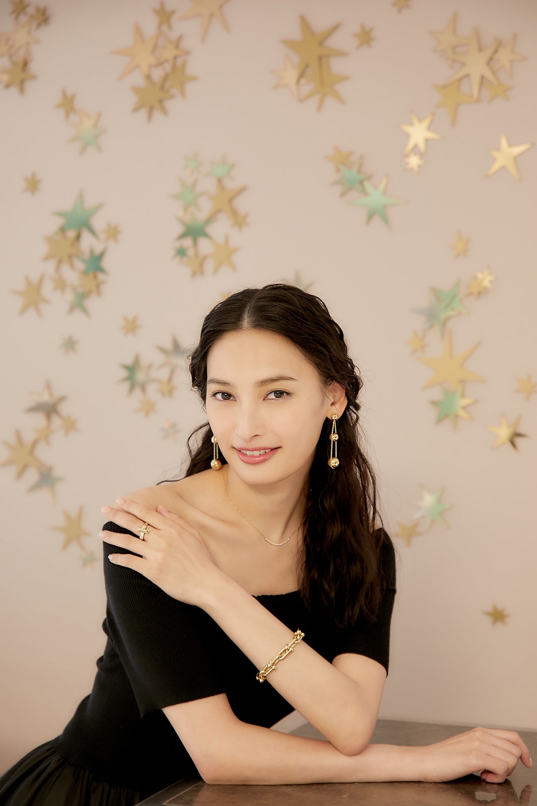 大政絢（C）2021 Tiffany and Company.