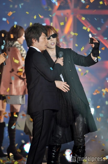 （左から）ロンドンブーツ1号2号・田村淳、YOSHIKI