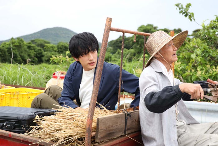 杉野遥亮、花王おさむ「ばらかもん」第1話より(C)フジテレビ