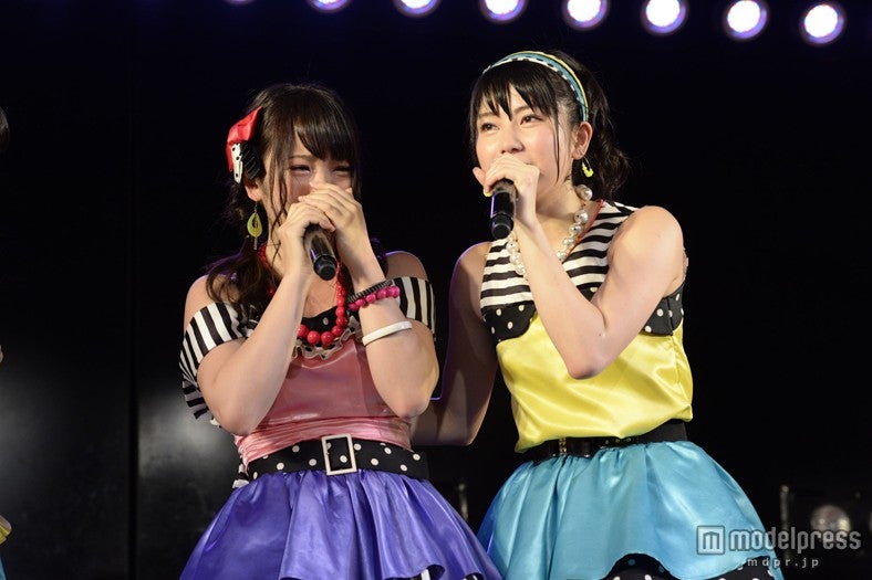 川栄李奈、横山由依（C）AKS