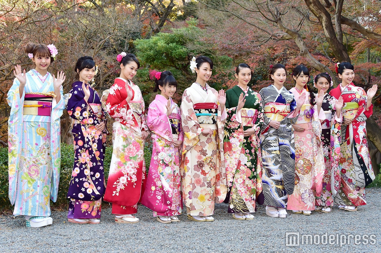 （左から）藤田ニコル、小芝風花、吉本実憂、本田望結、剛力彩芽、武井咲、河北麻友子、高橋ひかる、岡田結実、是永瞳（C）モデルプレス