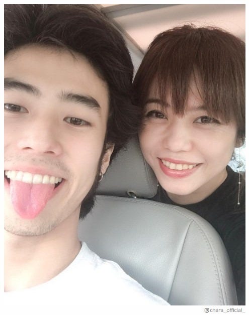Chara 息子 佐藤緋美との2ショットが カップルみたい と話題 モデルプレス Chara 息子 佐藤緋美との2ショットが カップルみたい と話題 モデルプレス