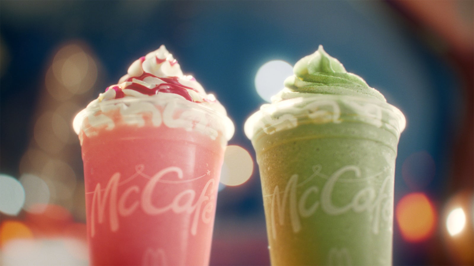 新TVCM「マックカフェ寄り道マック 夜のドライブ」篇より（提供写真）