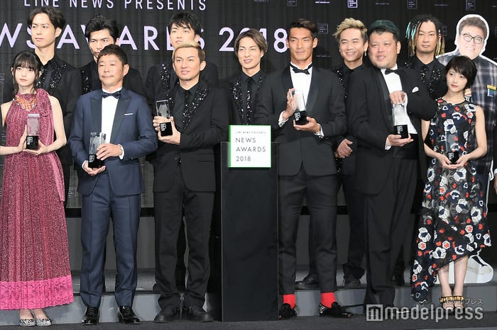 (後列左から)YORI、U-YEAH、KENZO、DAICHI、KIMI、TOMO(前列左から)齋藤飛鳥、ISSA、前澤友作氏、槙野智章、くっきー、若月佑美 (C)モデルプレス