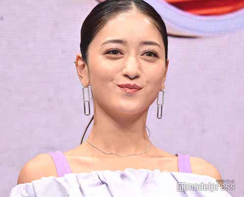 みちょぱ、美デコルテ輝くオフショル姿で登場 結婚後の料理事情告白