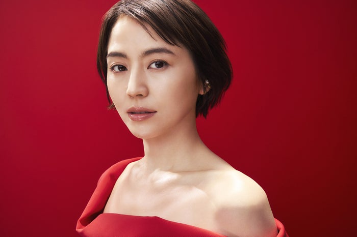 長澤まさみ、真紅ドレスで美デコルテ披露 最近ドキドキしたこと・自信を持つためのルーティーン明かす