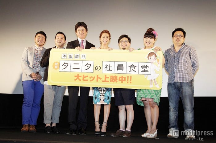 映画『体脂肪計 タニタの社員食堂』初日舞台挨拶に出席した(左から)草野イニ、宮崎吐夢、草刈正雄、優香、浜野謙太、小林きな子、李闘士男監督