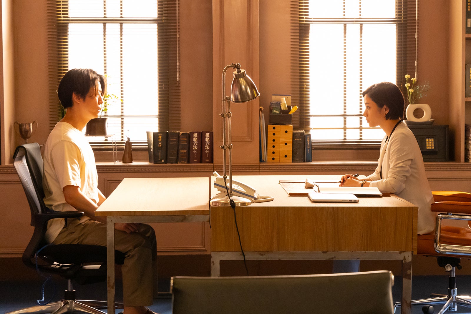 亀梨和也、石原さとみ「Destiny」第6話より（C）テレビ朝日