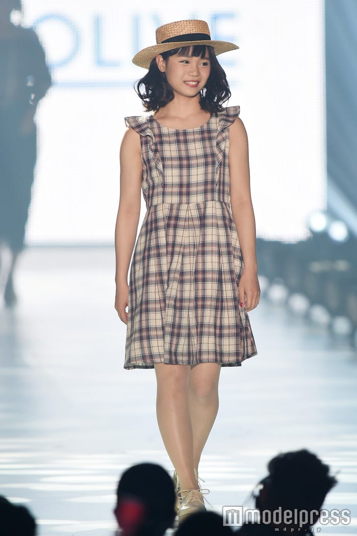 いつもと違うファッションに照れも/やすだちひろ(C)モデルプレス