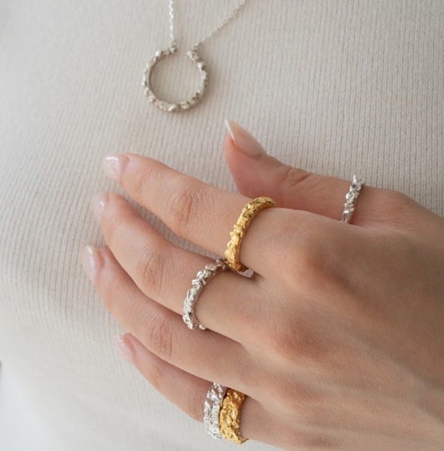 シンプルさにプラス♡夏のファッションに取り入れたい「アクセサリー」