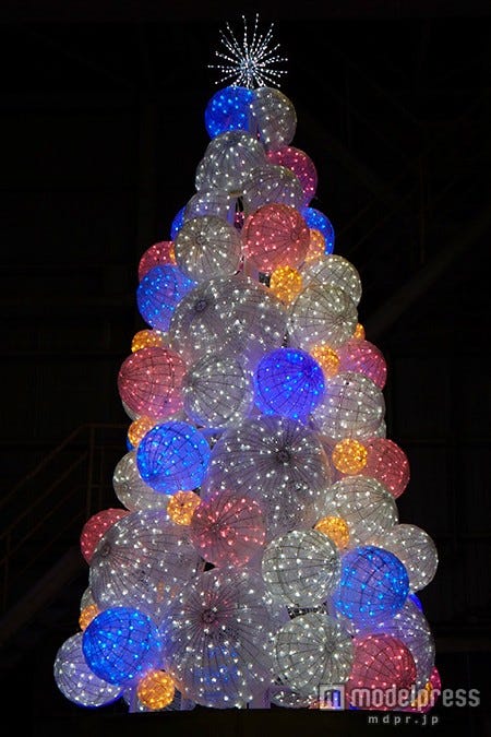 渋谷に幻想的な光のXmasツリー&サンタクロースが登場