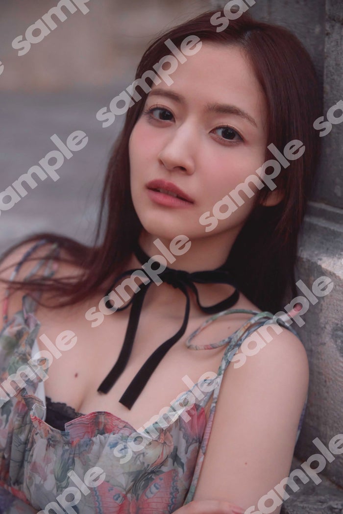 乃木坂46金川紗耶、 1st写真集未掲載カットを採用 書店別購入特典全21種公開【好きのグラデーション】