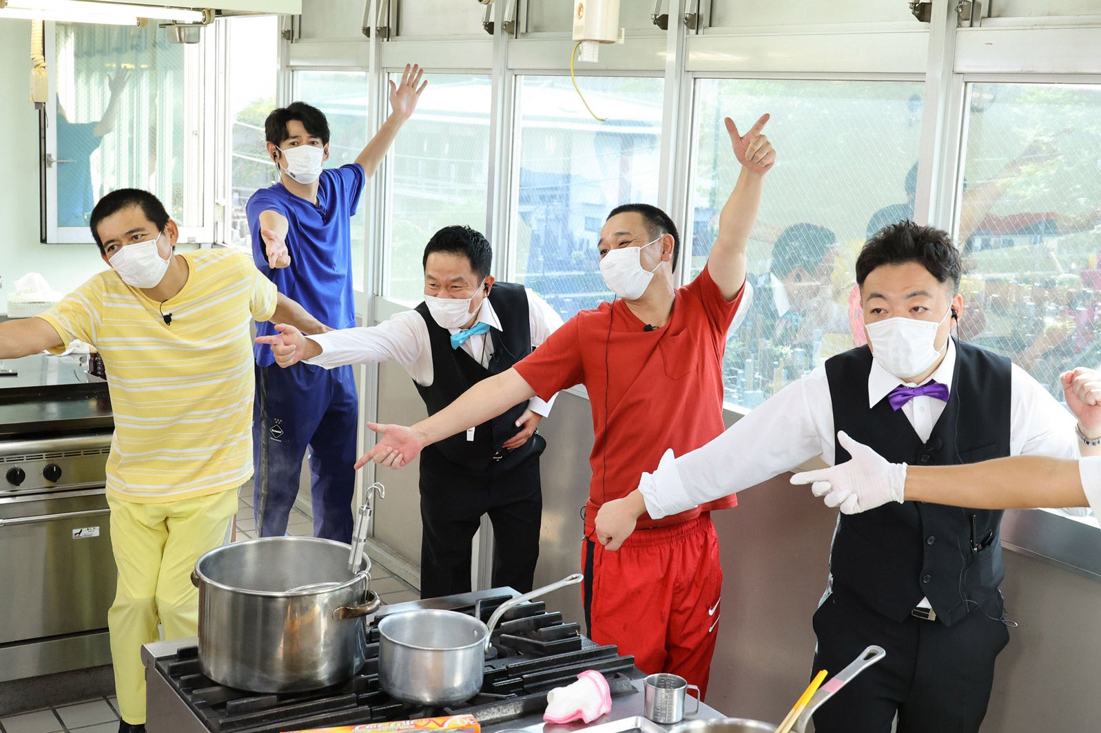 （左から）博多華丸、博多大吉、津田篤宏、大悟、ユースケ （C）カンテレ