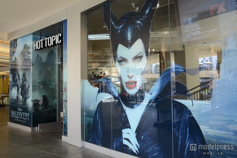 会場付近のバラエティショップもマレフィセント仕様に