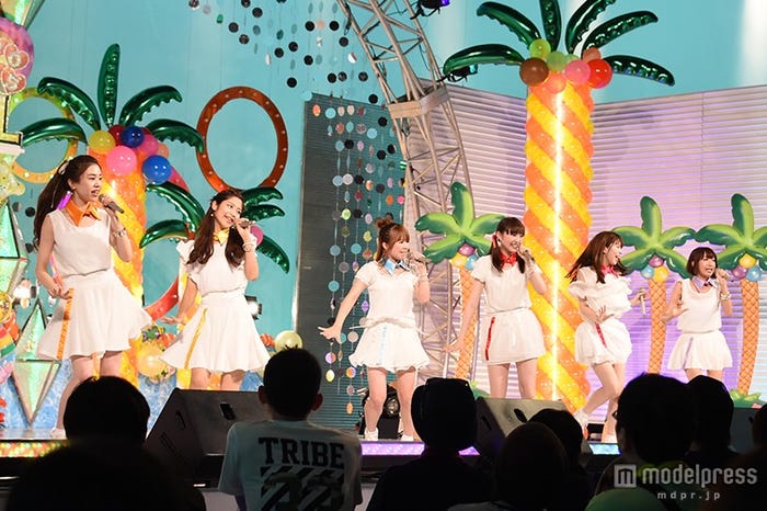 全力パフォーマンスで見せるRe:ガールズ