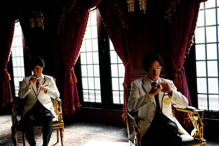 飯島寛騎、塩野瑛久(C)「PRINCE OF LEGEND」製作委員会(C) HI-AX All Rights Reserved.