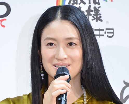 小雪、第三子出産後初の公の場 子育てを語る