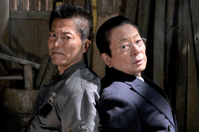 (左から)寺脇康文、水谷豊 (C)テレビ朝日