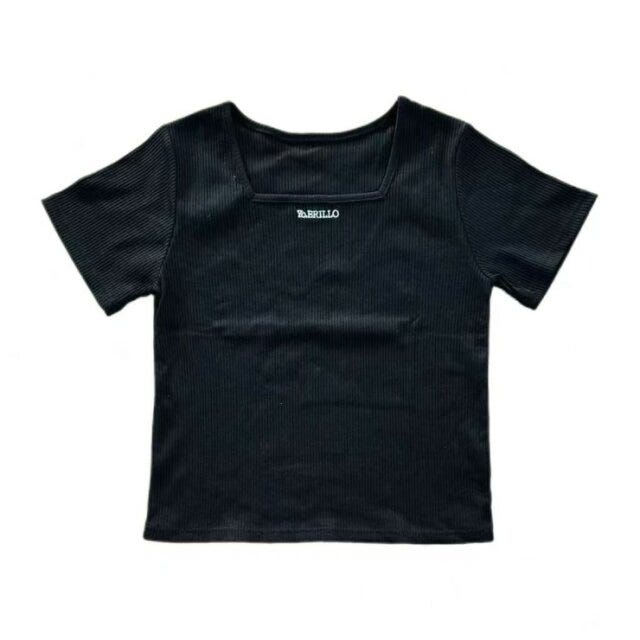 しまむら スクエアネックロゴTシャツ しまむらのスクエアネックロゴTシャツ