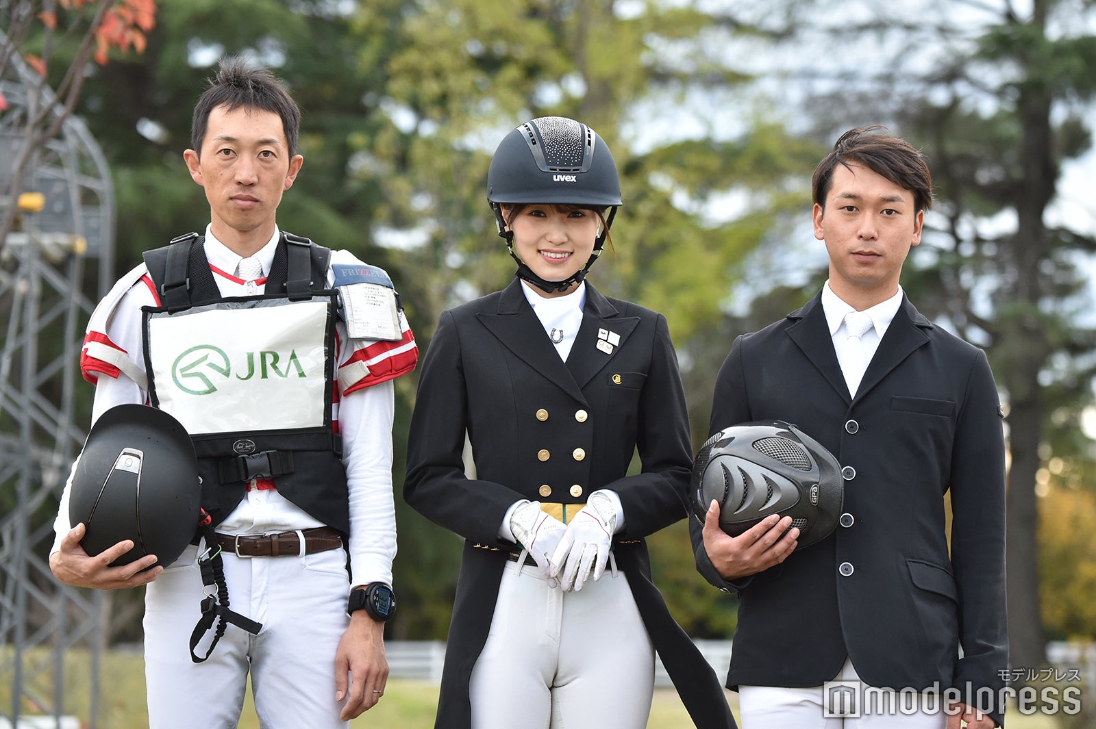 菅井友香（中央）（C）モデルプレス