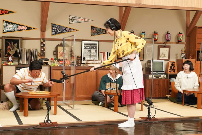 秋山竜次、大平祥生、草刈民代、安本彩花(C)日本テレビ