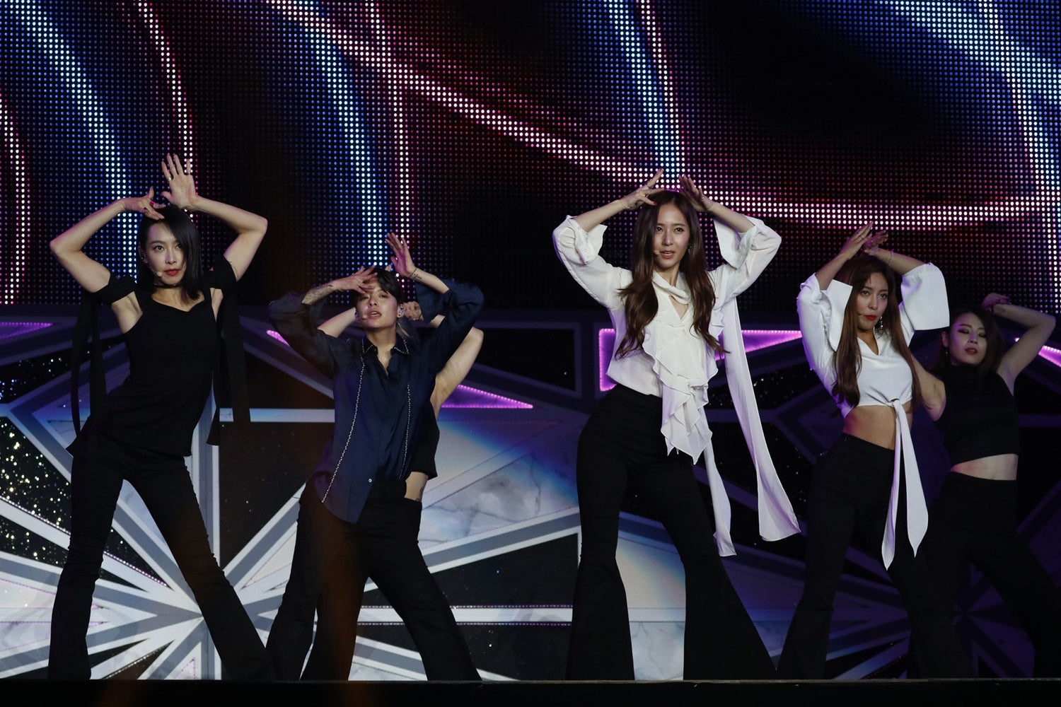 f（x）（画像提供：ユニバーサル ミュージック）