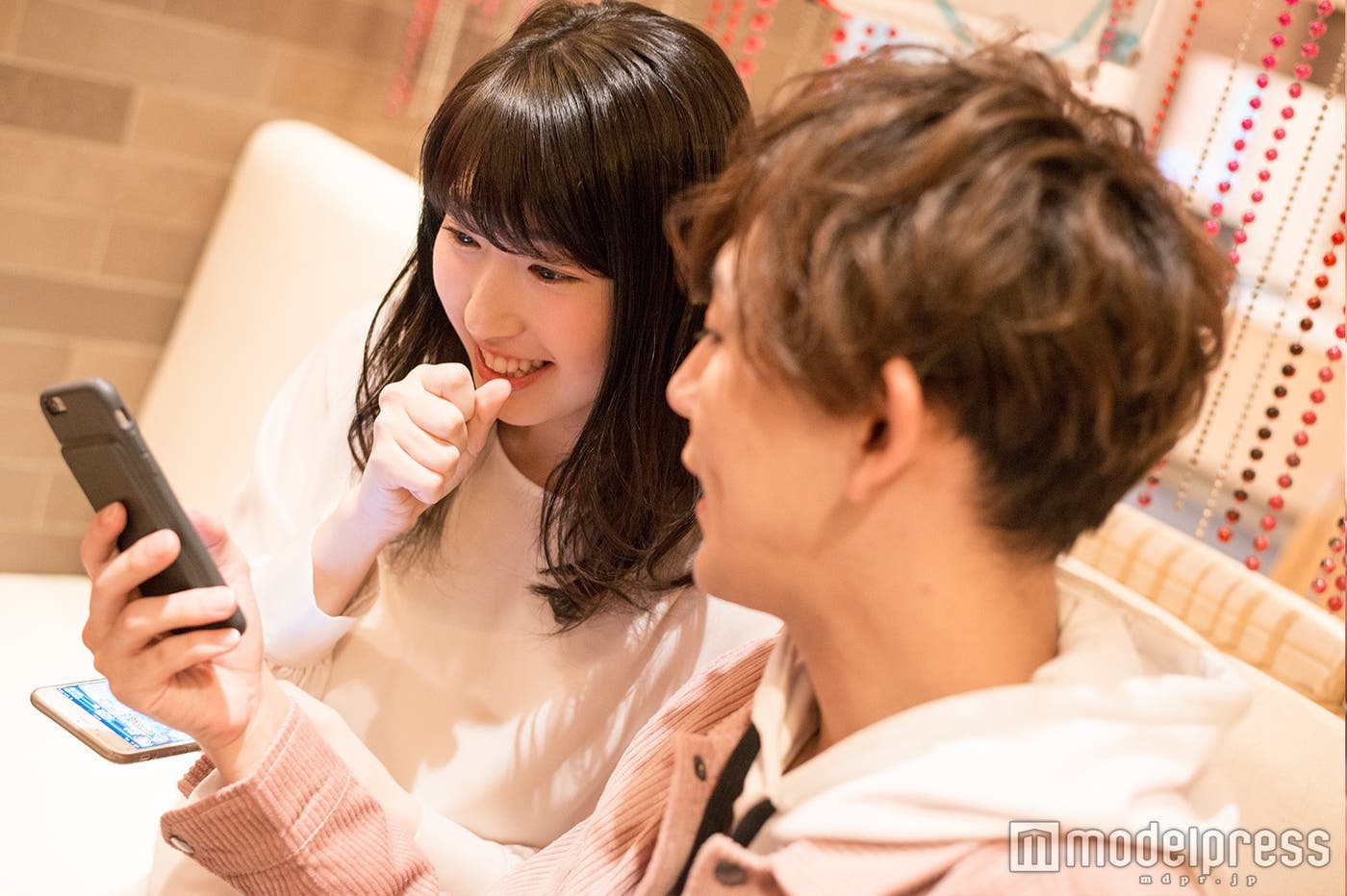 まるで師弟関係の2人(C)モデルプレス