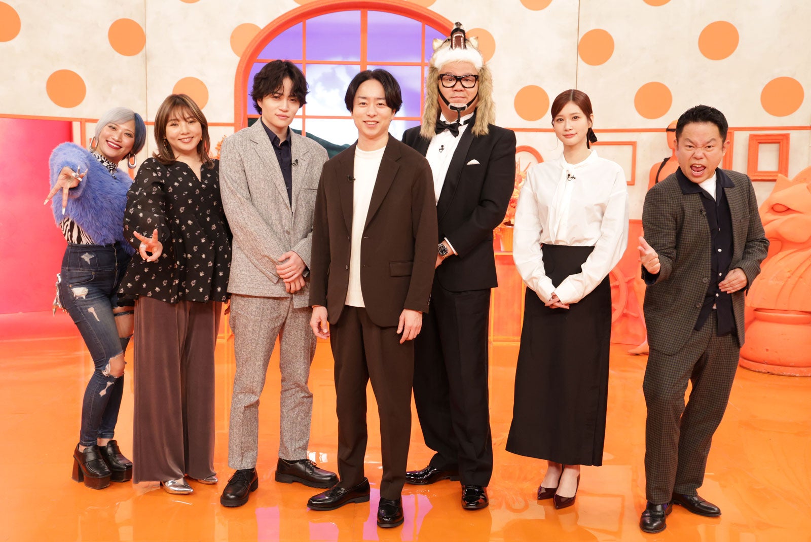 信子、野呂佳代、菊池風磨、櫻井翔、長谷川忍、生見愛瑠、津田篤宏（C）フジテレビ