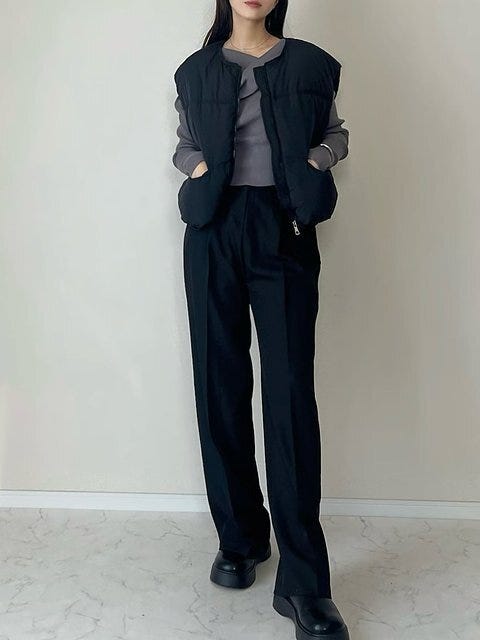 黒ダウンベストコーデ1