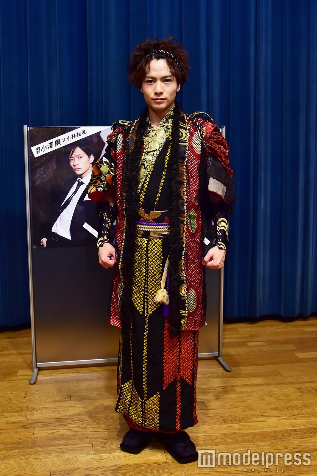 和太鼓ショットの衣装で登場（C）モデルプレス