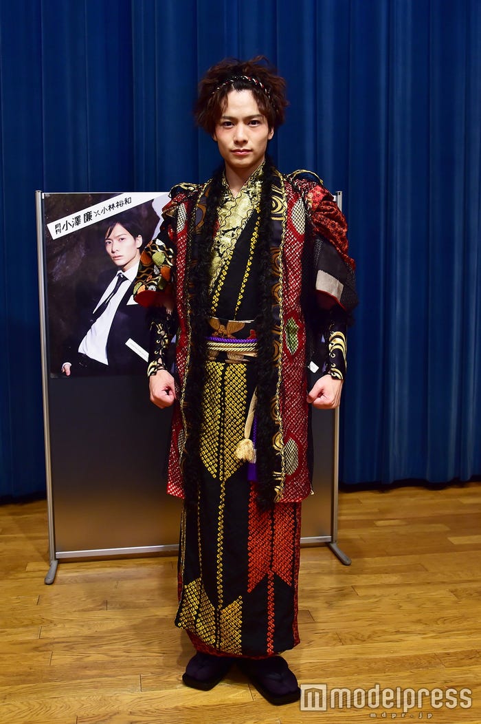 和太鼓ショットの衣装で登場(C)モデルプレス