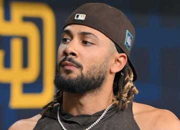 「なんだこのけん制は？」「ボークじゃ？」球場騒然！走者・タティスは天を仰ぐ 打席のマチャドも呆然→直後にパドレス6失点で逆転負け「流れが変わった」