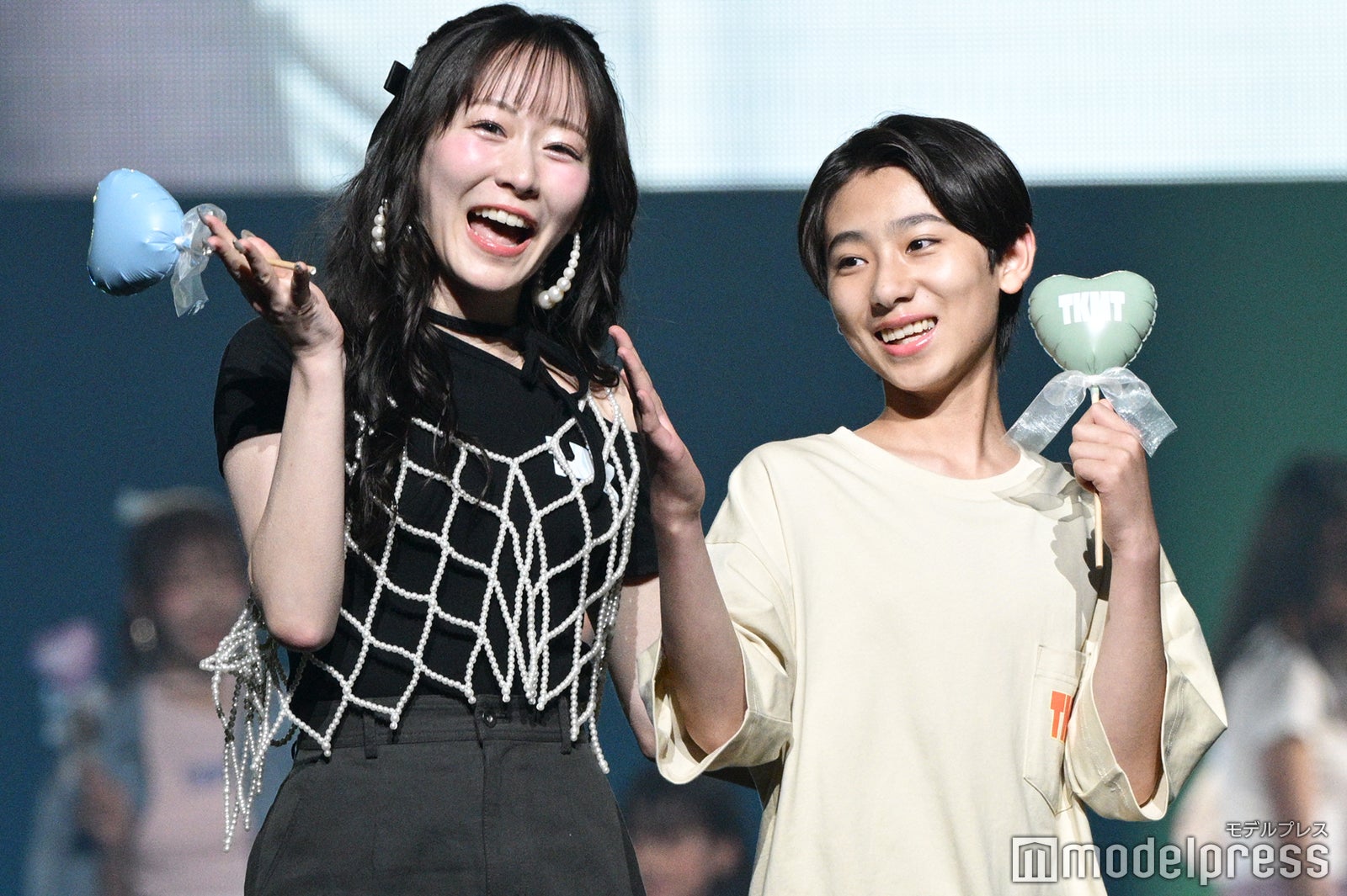 真中まな、⽯井陽さん（C）モデルプレス