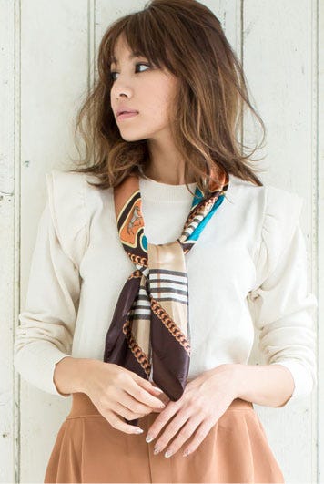 レトロプリントスカーフ「Re:EDIT by GALSTAR」1,298円(税込)/画像提供:Re:EDIT by GALSTAR