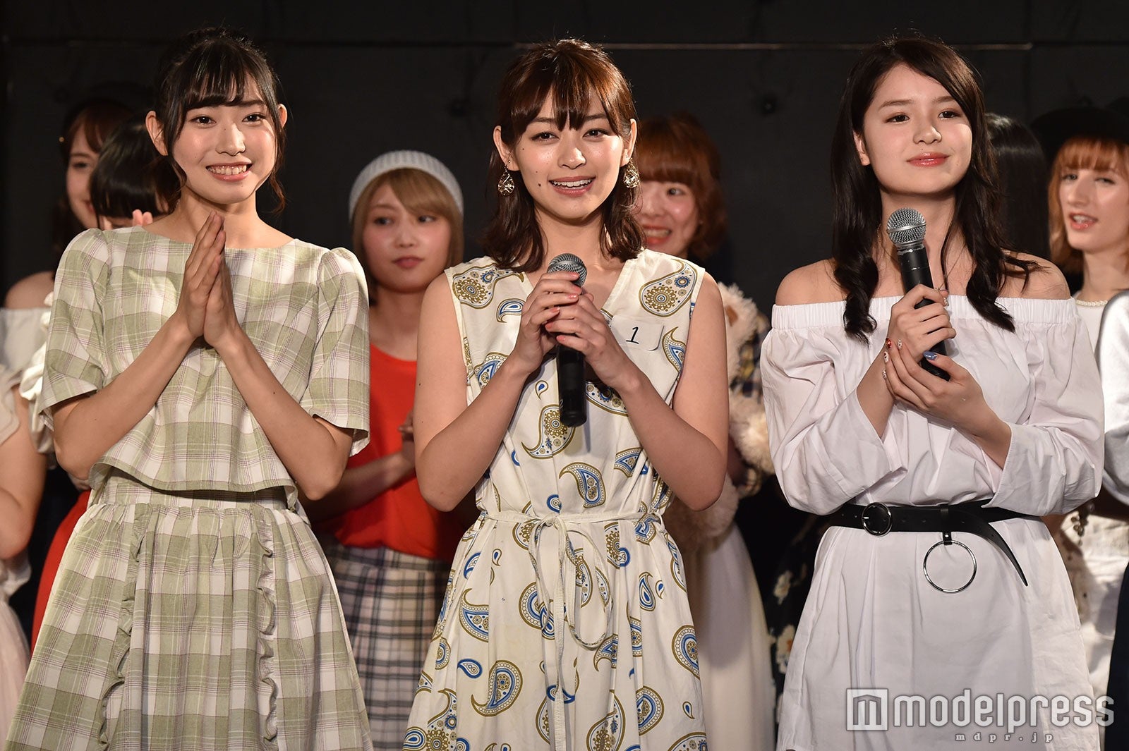 （左から）池田はな、里々佳、詩島萌々（C）モデルプレス