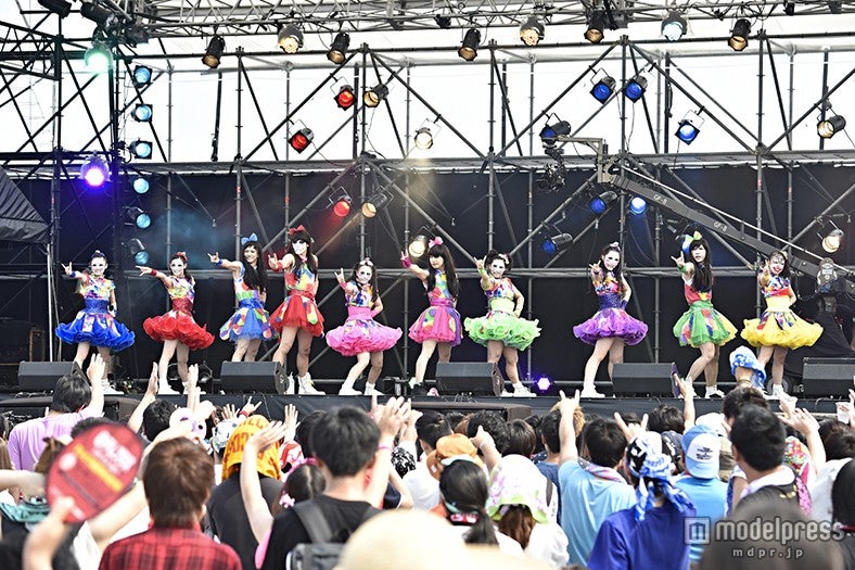 ゴールデンボンバー×チームしゃちほこ／PHOTO：KEIKO TANABE