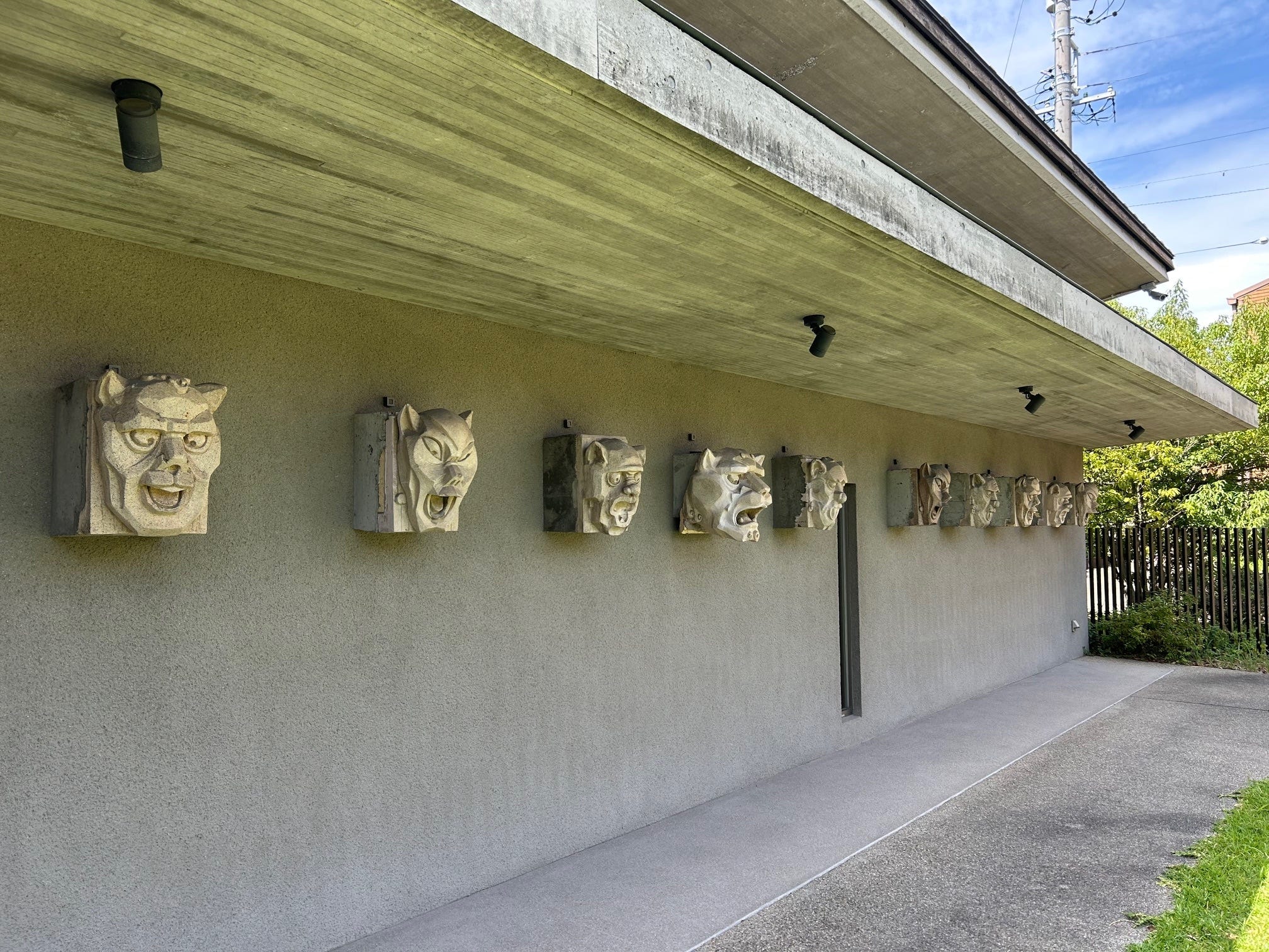 村野藤吾の設計による、1927年築の「大阪ビル一号館」のテラコッタ