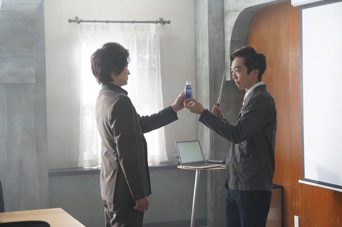 藤原竜也/新CM「プレゼン」篇より(提供写真)