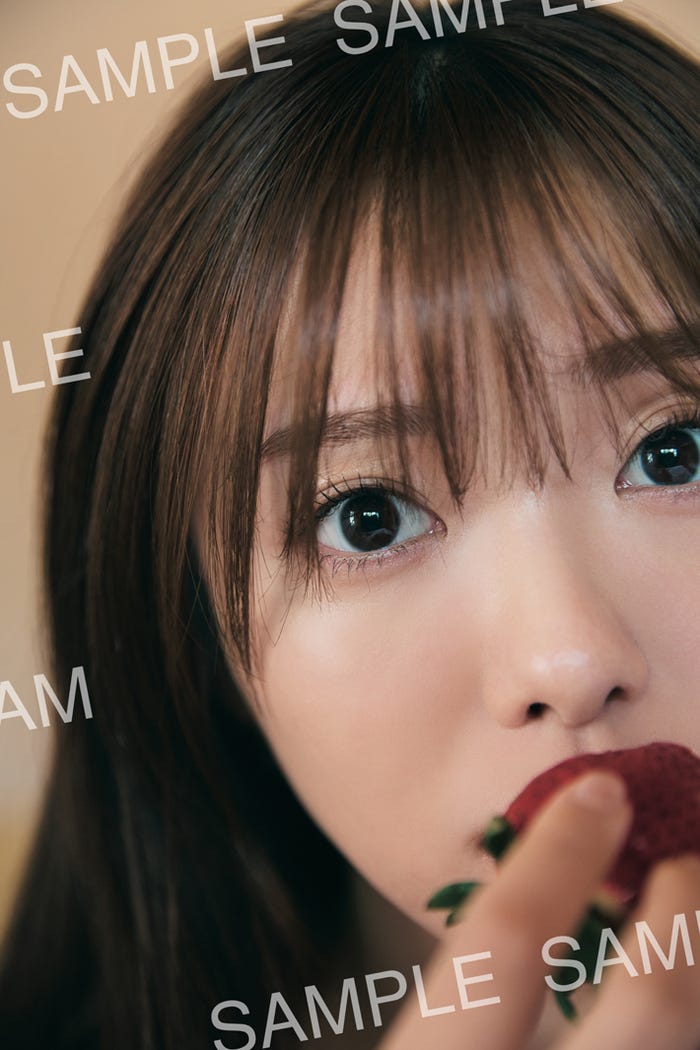 田村保乃 2nd写真集「隣の席になりたい」ランダム封入ポストカード/撮影:三瓶康友(C)講談社