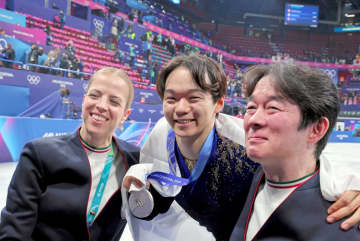 鍵山優真「寂しさとやっと帰れる喜び」 佐藤駿「本当に楽しかった」 冬季五輪の日本選手団帰国