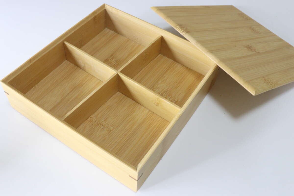 ダイソー 一段重箱(仕切付) ダイソーの一段重箱(仕切付)のビジュアル