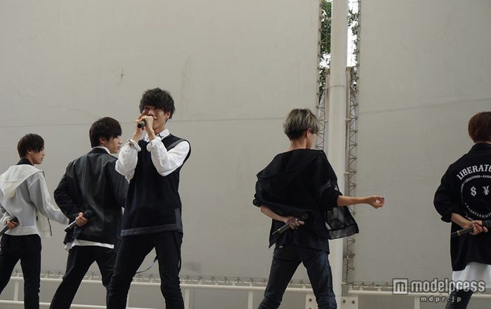 XOX/中央:志村禎雄