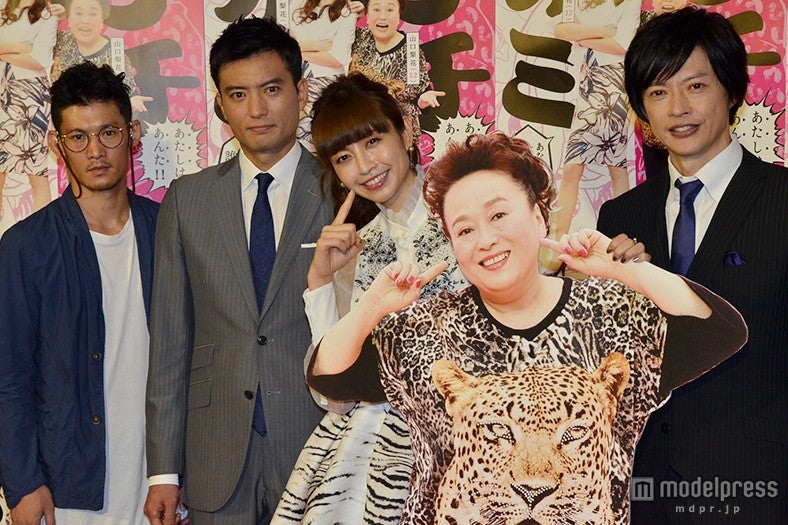 （左から）淵上泰史、徳重聡、片瀬那奈、渡辺えり（等身大パネル）、合田雅吏