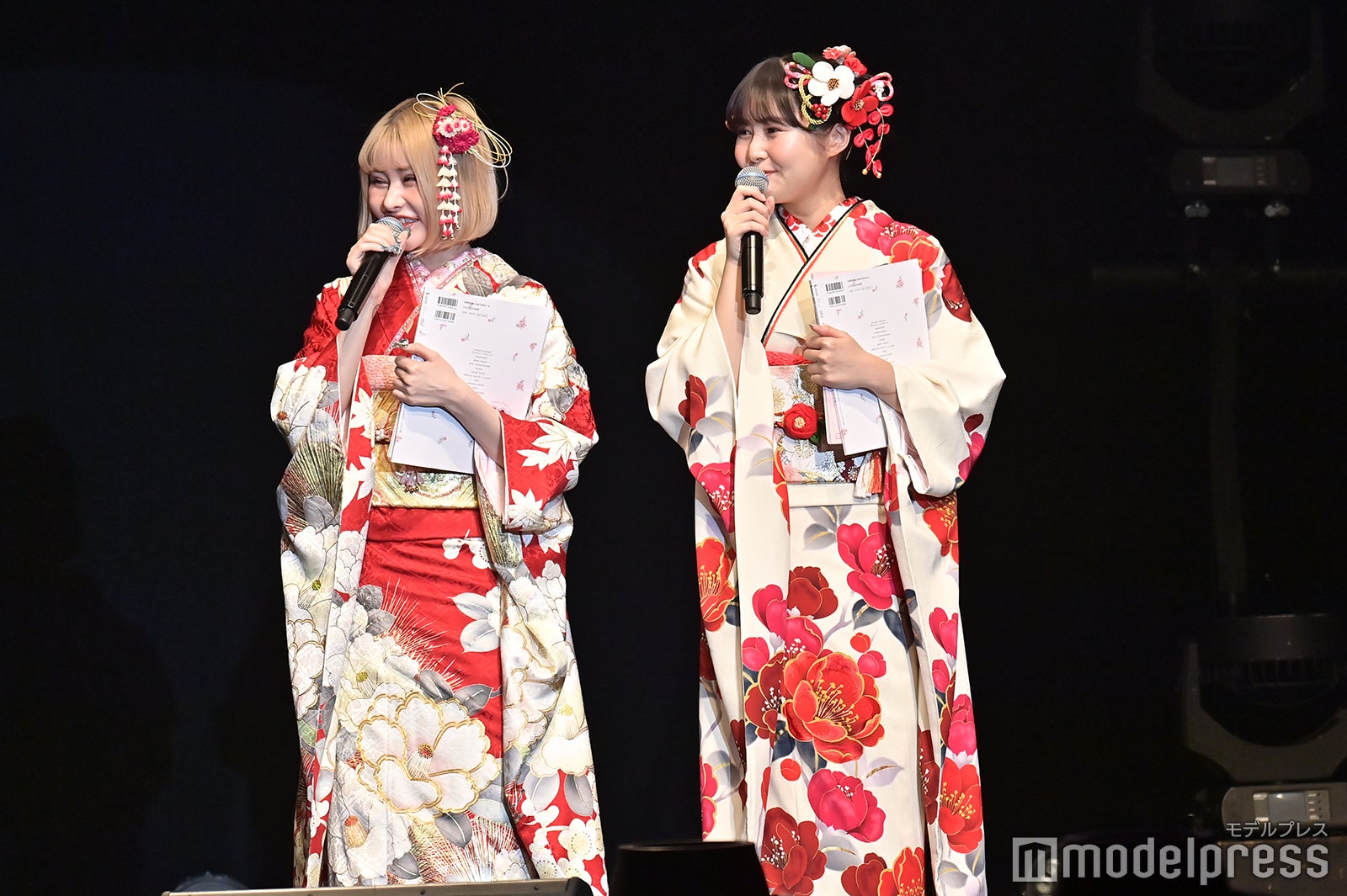 戦慄かなの、頓知気さきな （C）モデルプレス